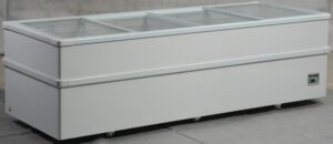 White horizontal freezer for supermarket, with clear sliding lids